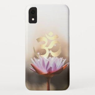 ヨガのエレガントなはすの花及び金ゴールドOmの記号 iPhone XRケース