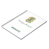 ヨガのポーズが緑とオレンジの名前スローガン レトロな雰囲気を醸し出す ノートブック (左側)