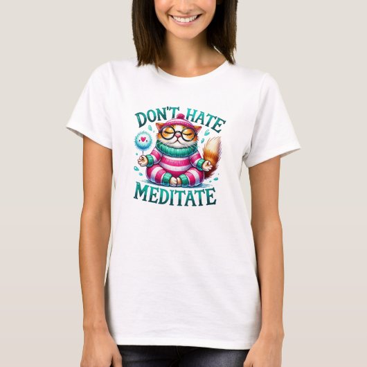 ヨガのポーズをする面白い猫 Tシャツ (正面)