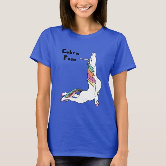 ヨガのユニコーンのコブラの姿勢 Tシャツ (正面)