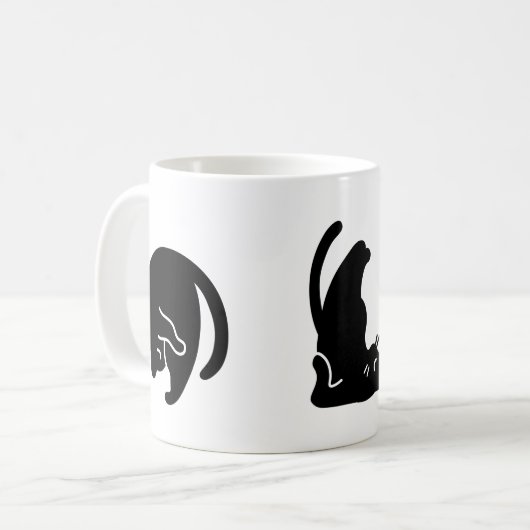 ヨガの仕事をさまざまにした可愛い黒猫。 コーヒーマグカップ (正面左)