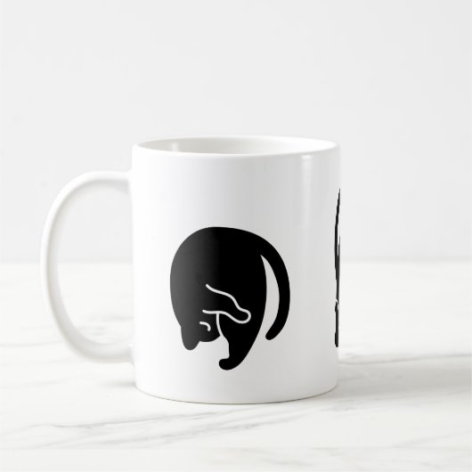 ヨガの仕事をさまざまにした可愛い黒猫。 コーヒーマグカップ (左)