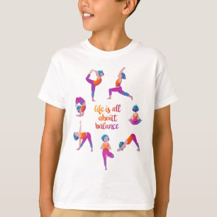 ヨガの女の子のトレーニング Tシャツ