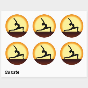 ヨガの姿勢の女性のシルエットの日の出の円形のステッカー ラウンドシール