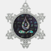 ヨガの姿勢の記号の金紫色のアワビパターン スノーフレークピューターオーナメント (正面)