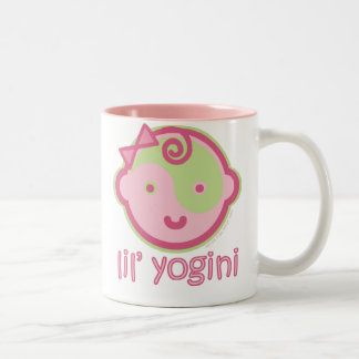 ヨガはベビーを話します: Lil Yoginiのマグ ツートーンマグカップ