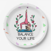ヨガは、あなたの人生の女性をピンクのポーズのヨガでバランス    ペーパープレート (正面)
