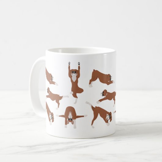 ヨガをしているボクサー犬 コーヒーマグカップ (正面左)