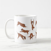 ヨガをしているボクサー犬 コーヒーマグカップ (左)