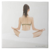 ヨガをしている女性 タイル (正面)