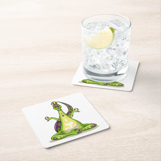 ヨガをしている漫画のイグアノドン恐竜。 スクエアペーパーコースター (インサイチュ)