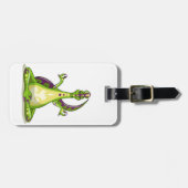 ヨガをしている漫画のイグアノドン恐竜。 ラゲッジタグ (正面横)