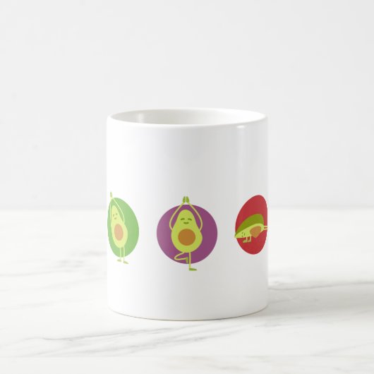 ヨガをするアボカド コーヒーマグカップ (中央)