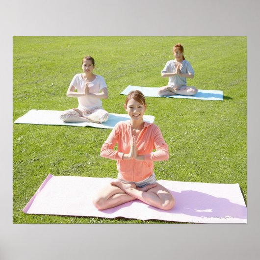 ヨガをする若い女性 ポスター (正面)