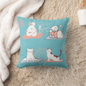 ヨガをする蓮の上の猫 クッション (ブランケット)