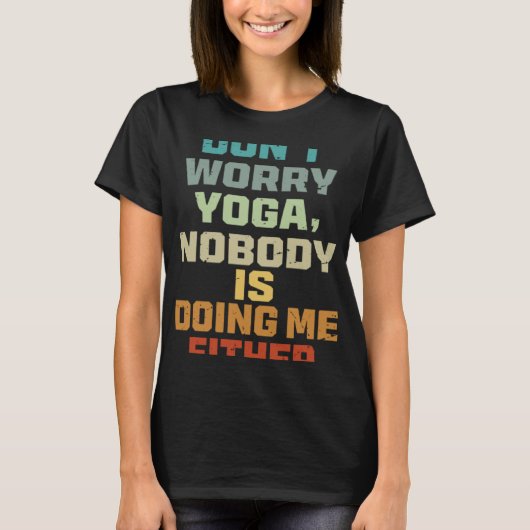 ヨガを心配しないで誰も私を行っていない3 Tシャツ (正面)