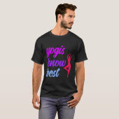 ヨガアサナヴィクシャサナポーズヨギスノウ最高のことわざ Tシャツ (正面フル)