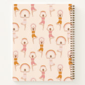 ヨガインストラクターウィメンズヨガポーズライトピンク ノートブック (裏面)