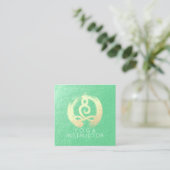 ヨガインストラクターグリーン金ゴールド瞑想ポーズZEN OM スクエア名刺 (スタンド正面)