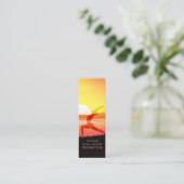 ヨガインストラクターサンサルテイションクレセントムーンポーズ スキニー名刺 (スタンド正面)