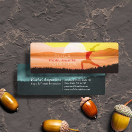 ヨガインストラクターサンサルテイションクレセントムーンポーズ スキニー名刺