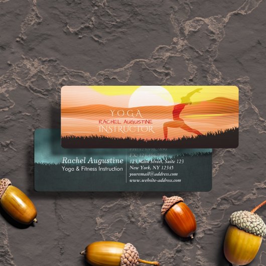 ヨガインストラクターサンサルテイションクレセントムーンポーズ スキニー名刺