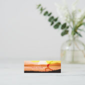 ヨガインストラクターサンサルテイションクレセントムーンポーズ スキニー名刺 (スタンド正面)