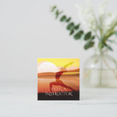 ヨガインストラクターサンサルテイションクレセントムーンポーズ スクエア名刺 (スタンド正面)