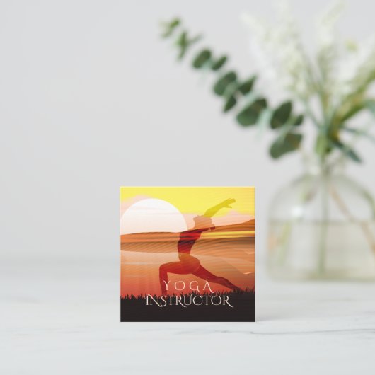 ヨガインストラクターサンサルテイションクレセントムーンポーズ スクエア名刺 (スタンド正面)
