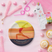 ヨガインストラクターサンサルテイションクレセントムーンポーズ ペーパープレート (パーティー)