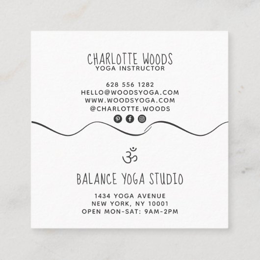 ヨガインストラクターモダンエレガントトレンディーティール（緑がかった色）ピンクom スクエア名刺 (裏面)