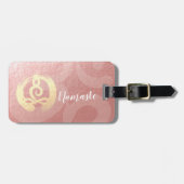 ヨガインストラクターライフコーチ瞑想ポーズゼンOM ラゲッジタグ (正面横)