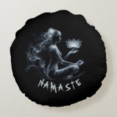 ヨガインストラクターロータスメディテーションポーズミ白熱［赤熱］光を放つスト ラウンドクッション (裏面)