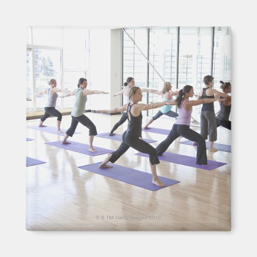 ヨガインストラクター教えは女性のクラスである マグネット (正面)