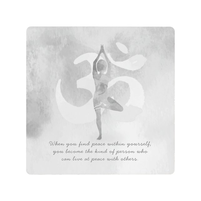 ヨガインストラクター瞑想ツリーポーズオムサイン引用文 メタルプリント (正面)