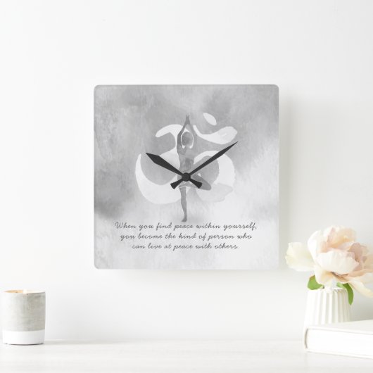 ヨガインストラクター瞑想ツリーポーズOMサイン引用文 スクエア壁時計 (ホーム)