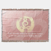 ヨガインストラクター瞑想ポーズゼンオムサイン引用文 スローブランケット (正面)