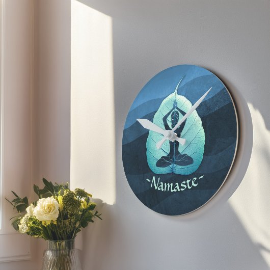 ヨガインストラクター瞑想ポーズボディリーフカットアート ラウンド壁時計