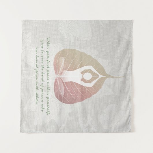 ヨガインストラクター瞑想ポーズボディリーフ引用文 タペストリー (正面(横))