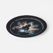 ヨガインストラクター瞑想ポーズミ白熱［赤熱］光を放つストロータス ペーパープレート (アングル)