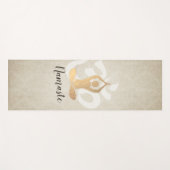 ヨガインストラクター金ゴールド瞑想ポーズオムシンボル ヨガマット (正面(横))