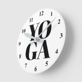 ヨガカスタムスタジオの壁掛け(はっきりしたタイポグラフィ) ラウンド壁時計 (傾斜)