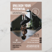 ヨガクラススニュートラルベージュフォトパーソナルトレーナー チラシ (正面)