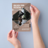 ヨガクラススニュートラルベージュフォトパーソナルトレーナー チラシ (ハンドル)