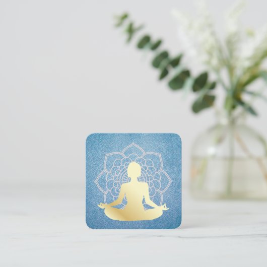 ヨガシッティングロータスブルーレザーマンダラパターン スクエア名刺 (スタンド正面)