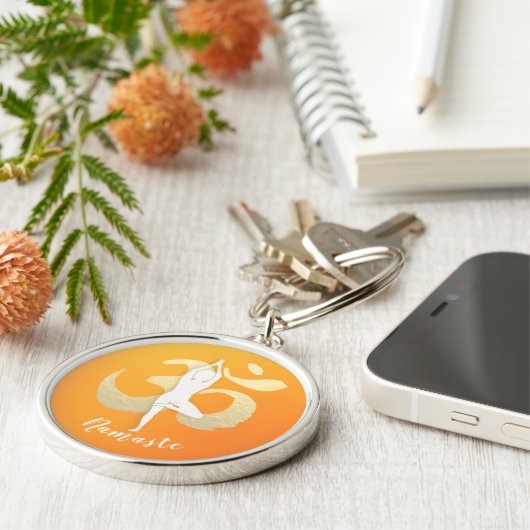 ヨガスタジオインストラクター瞑想ポーズOMシンボル キーホルダー (側面)