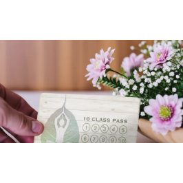 ヨガスタジオ クラスパス 瞑想 ポーズ ボディ リーフ ロイヤリティカード