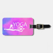 ヨガツリーポーズアサナ姿ピンクパープルラゲッジタ ラゲッジタグ (正面横)