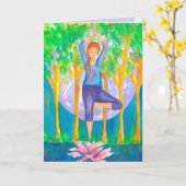 ヨガツリーポーズウーマンハッピーバースデー カード (黄色い花)