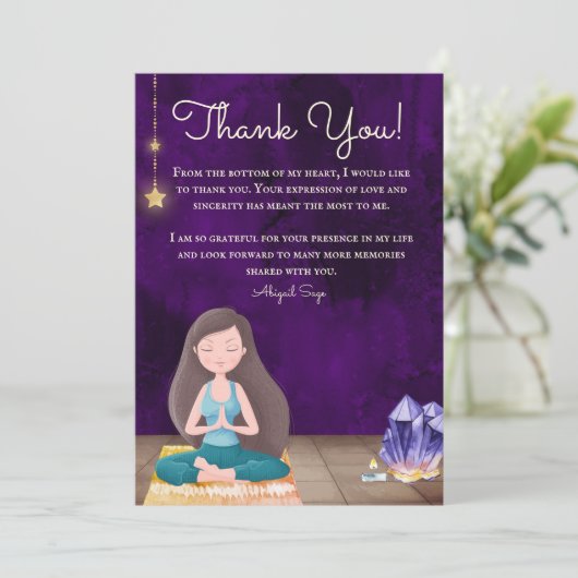 ヨガパーソナライズされたガール瞑想とクリスタル サンキューカード (スタンド正面)